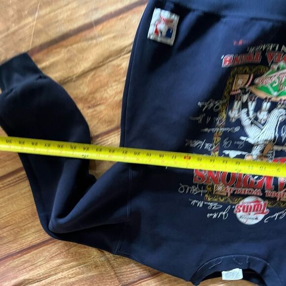 Vintage 1991 World Champions Minnesota Twins Sweatshirt - Picture 7 of 8